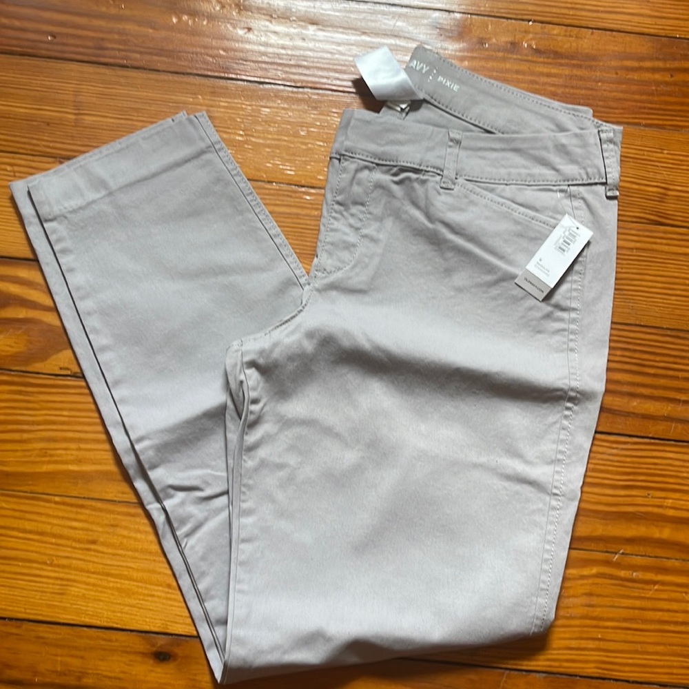 Old navy pixie chino NWT